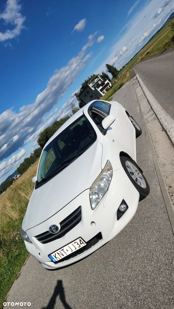 Toyota Corolla 2.0 D-4D Luna - 2