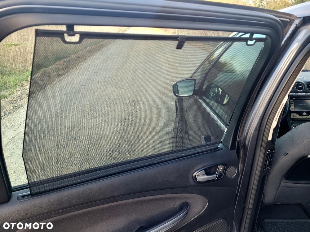 Ford Galaxy 2.0 Ghia - 18