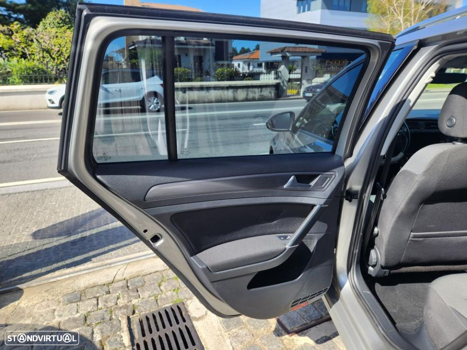 VW Golf Variant 1.6 TDi Highline - 19