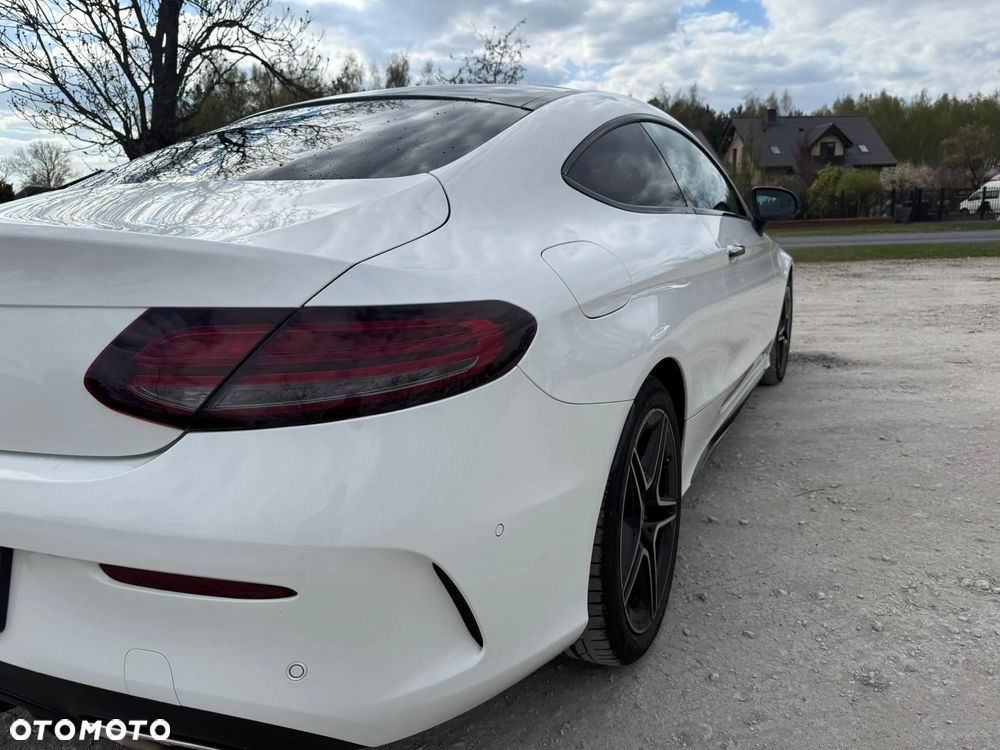 Mercedes-Benz Klasa C 300 9G-TRONIC - 12