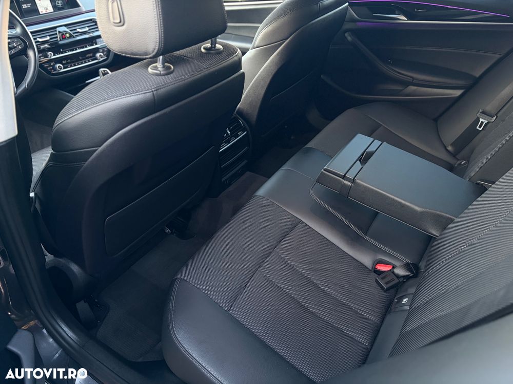 BMW Seria 5 520i AT - 20