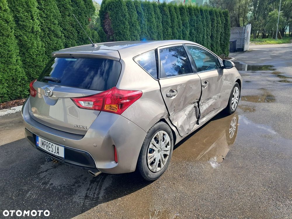 Toyota Auris - 13
