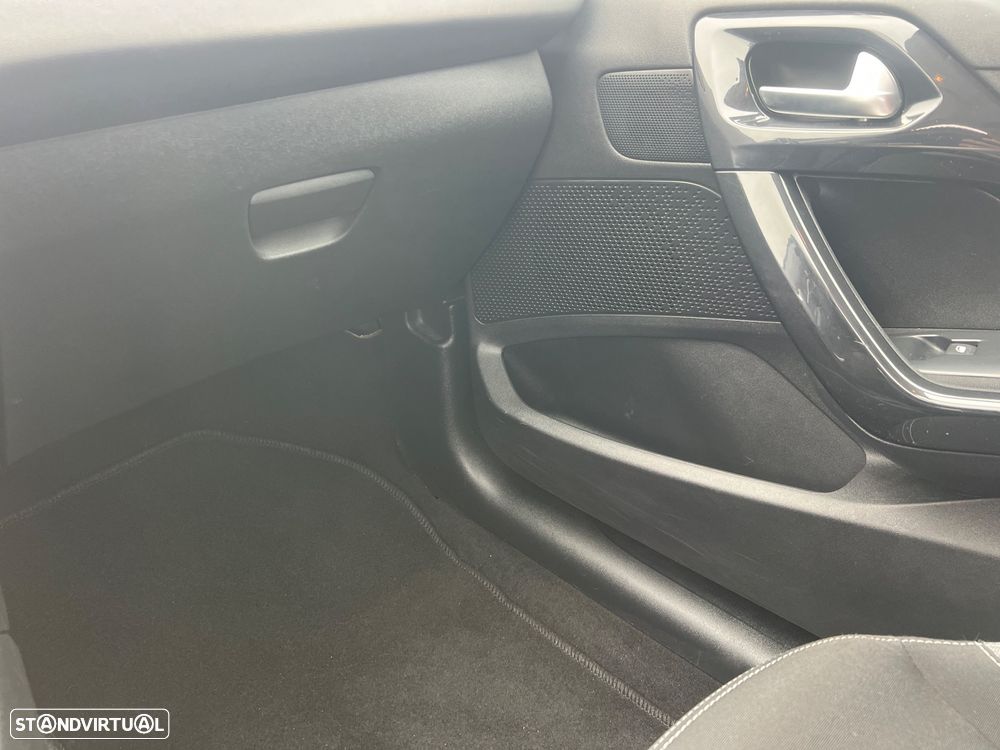Peugeot 208 1.2 PureTech Style - 13