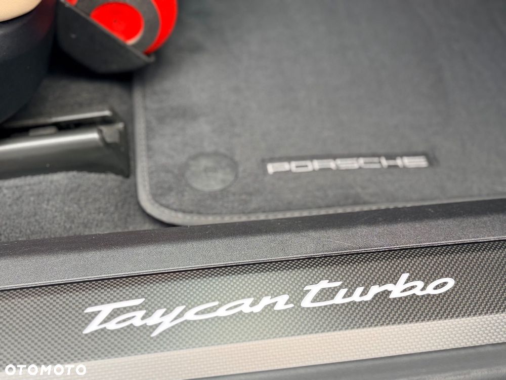Porsche Taycan - 35