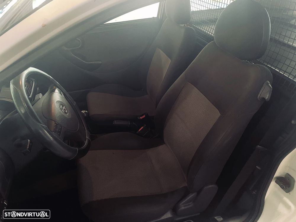 Opel Corsa C-Van - 11