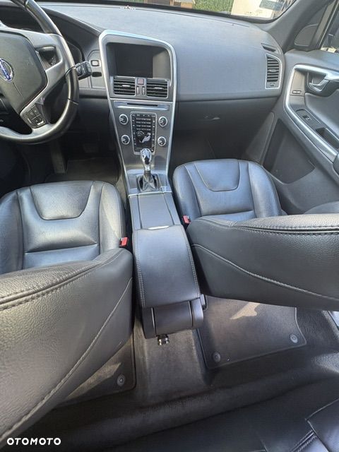 Volvo XC 60 D5 AWD Momentum - 16
