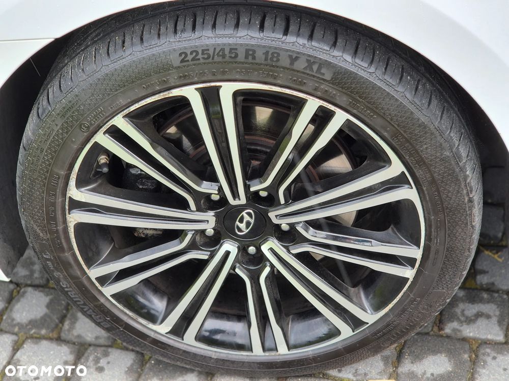 Hyundai i40 Kombi 1.7 CRDi DCT Premium - 30