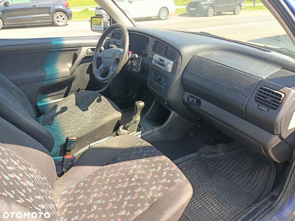 Volkswagen Golf 1.6 GL - 9