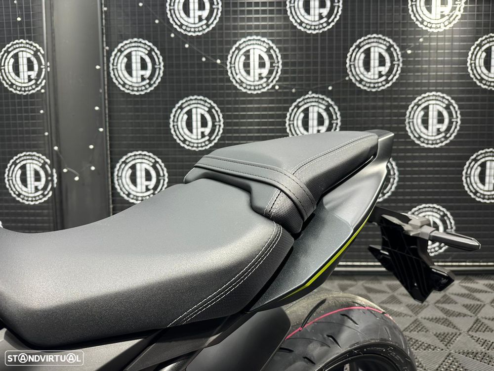 Honda CBR 650R E-CLUTCH 2026 - 4