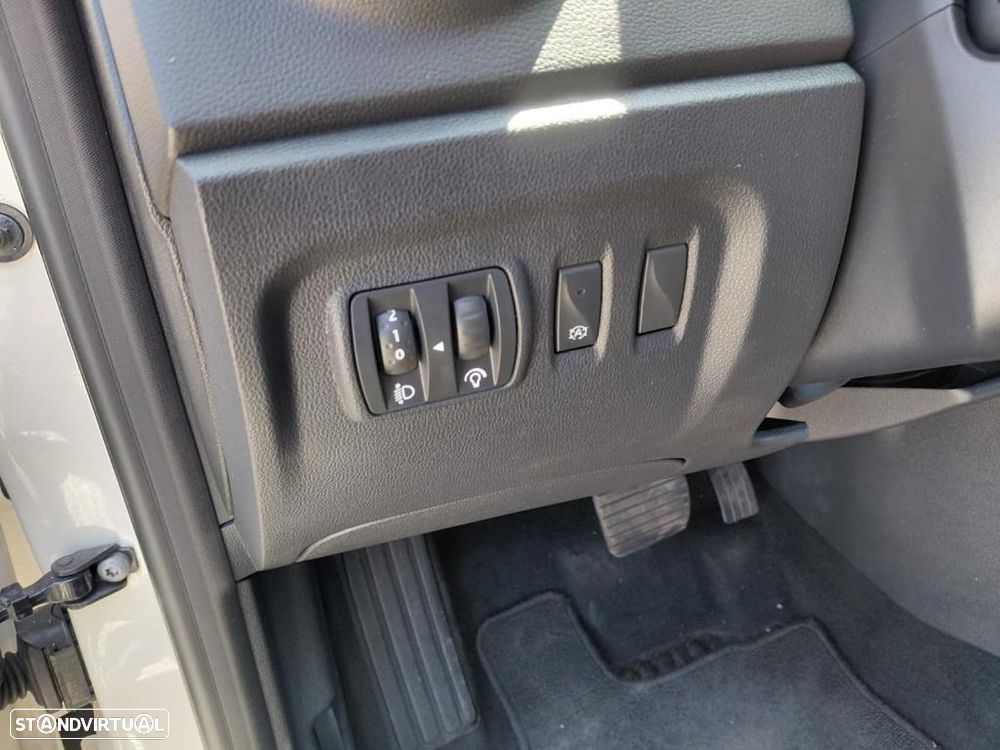 Renault Captur 1.5 dCi Exclusive EDC - 19