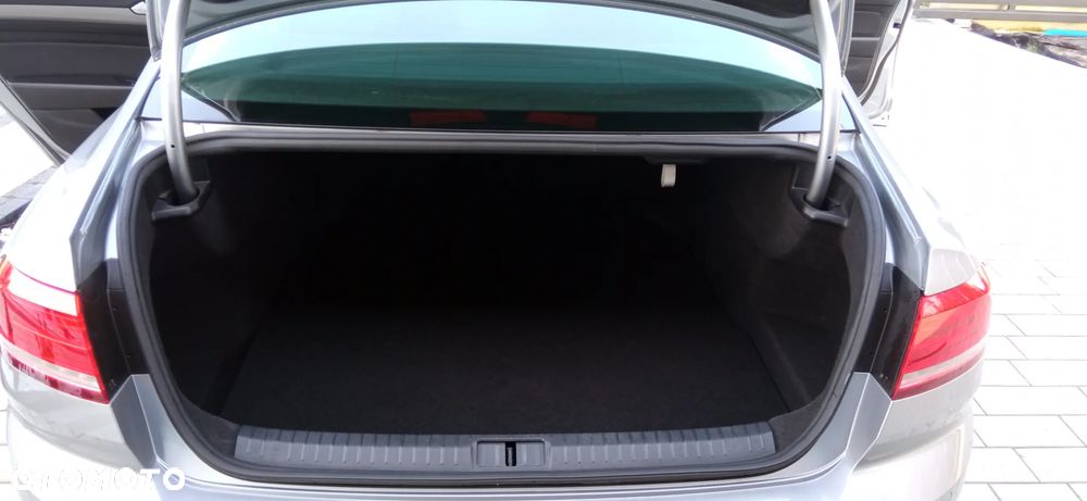 Volkswagen Passat - 24