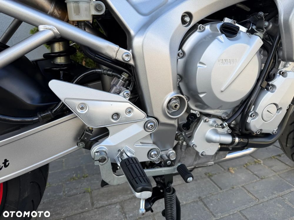 Yamaha FZ - 27
