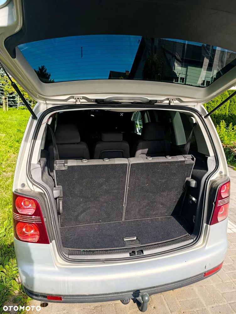 Volkswagen Touran - 8