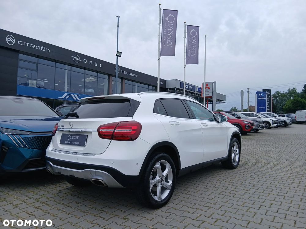 Mercedes-Benz GLA 200 7G-DCT - 4