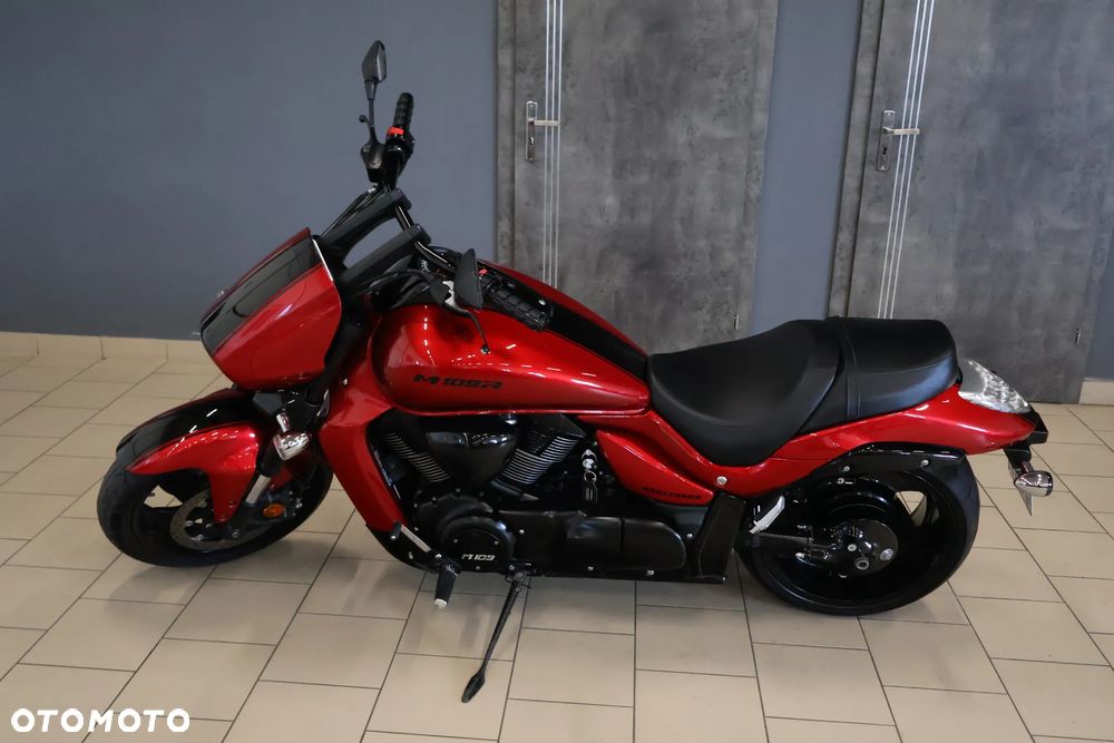 Suzuki Intruder - 17