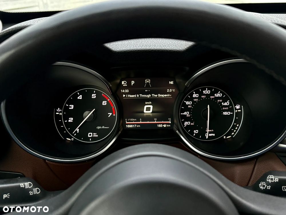 Alfa Romeo Stelvio 2.0 Turbo 16V AT8-Q4 Veloce Ti - 15