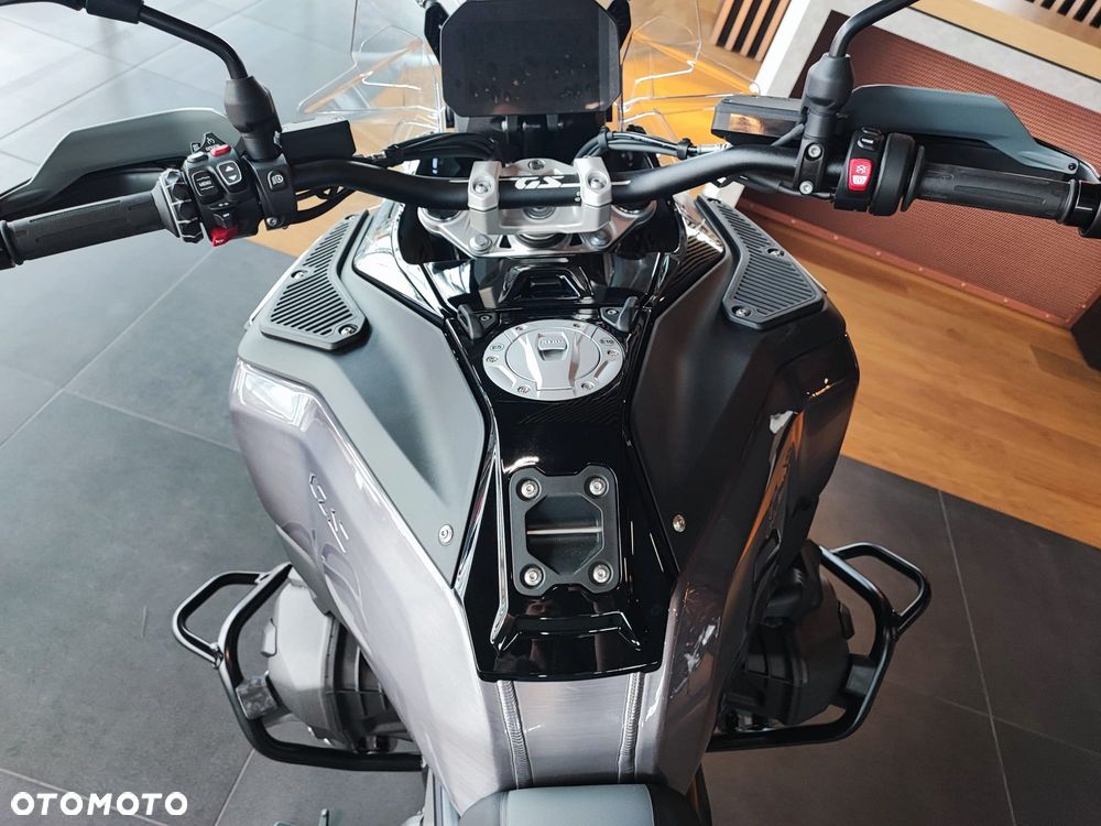 BMW R - 16