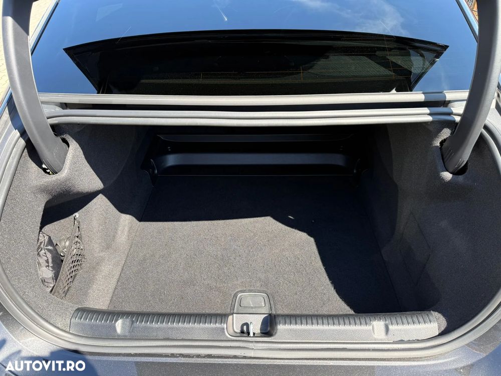 Mercedes-Benz EQE - 12