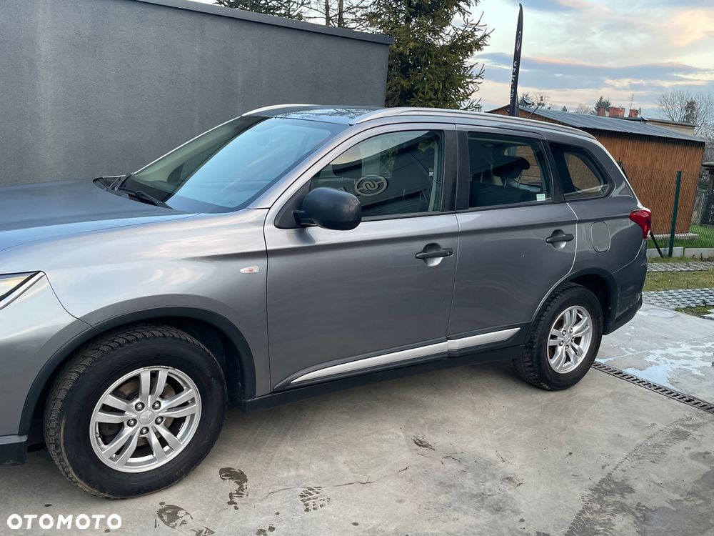 Mitsubishi Outlander 2.0 Invite + 2WD - 3