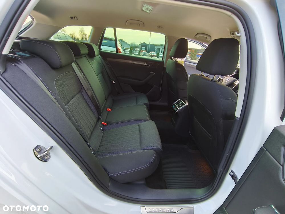 Skoda Superb 2.0 TDI DSG Ambition - 22