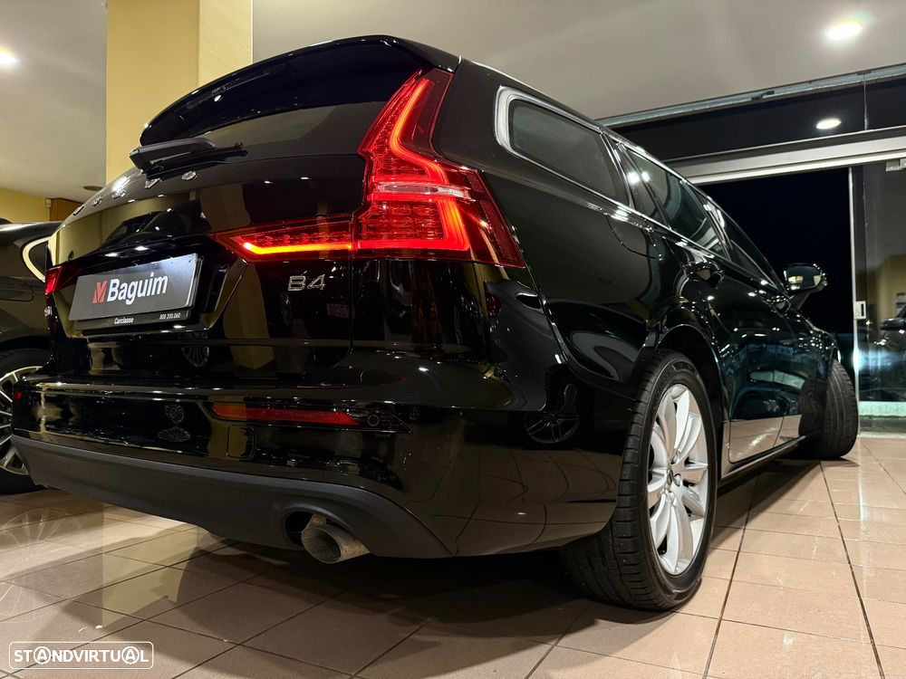 Volvo V60 2.0 B4 Momentum Geartronic - 27