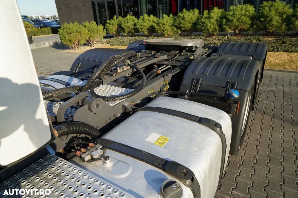 Scania R 650 / V8 / 6x4 / SISTEM HIDRAULIC / MASĂ NETĂ: 100.000 KG / I-PARK COOL / TRACTOR CU 3 AXE / ANVELOPE 100% - 12