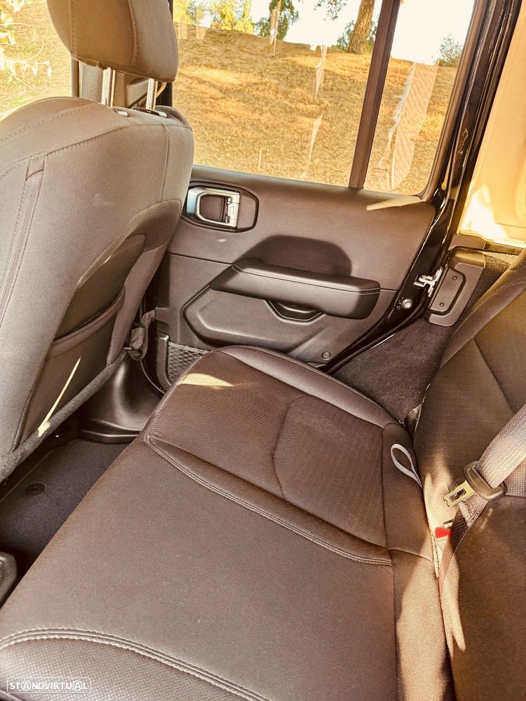 Jeep Wrangler - 8