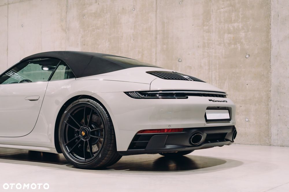 Porsche 911 Carrera 4 GTS - 25