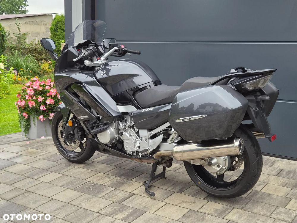 Yamaha FJR - 23