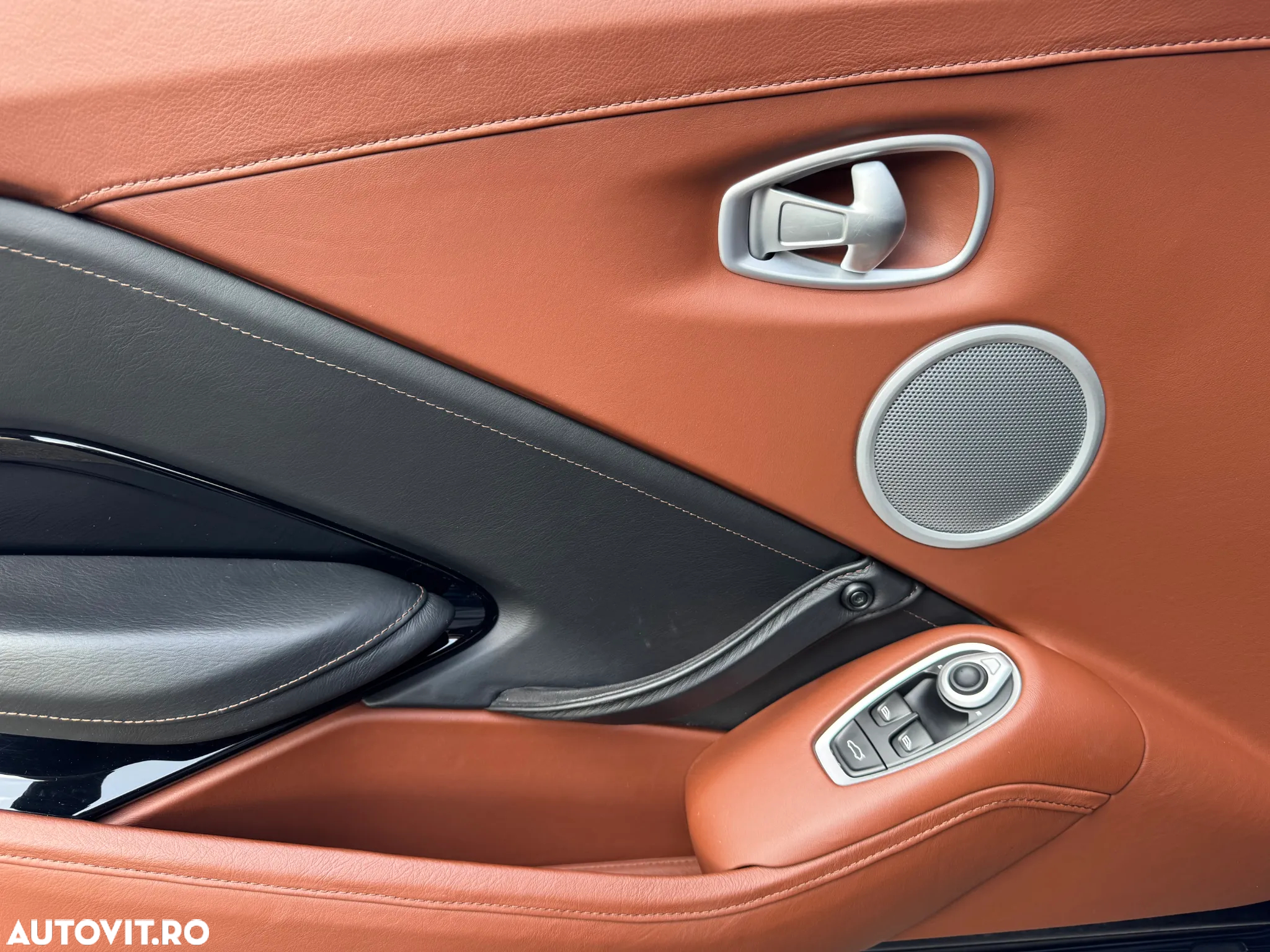 Aston Martin V8 Vantage - 17