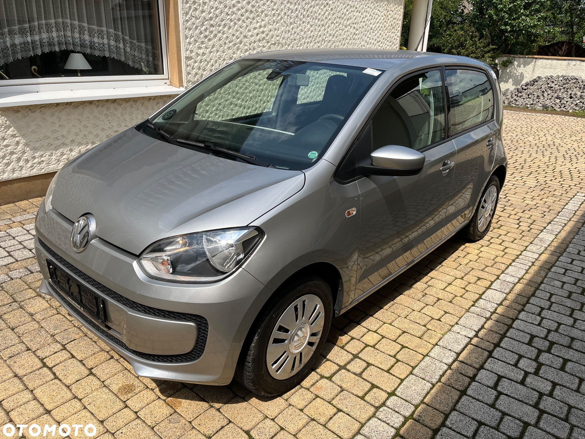 Volkswagen up! (BlueMotion Technology) ASG move - 1