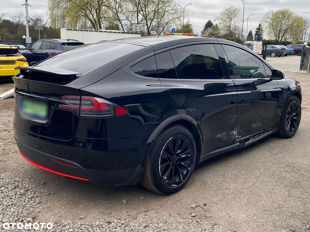 Tesla Model X - 5