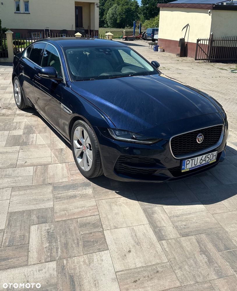 Jaguar XE - 2