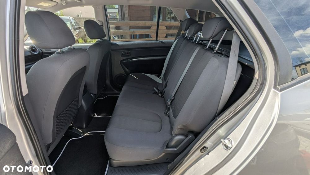 Kia Carens - 16