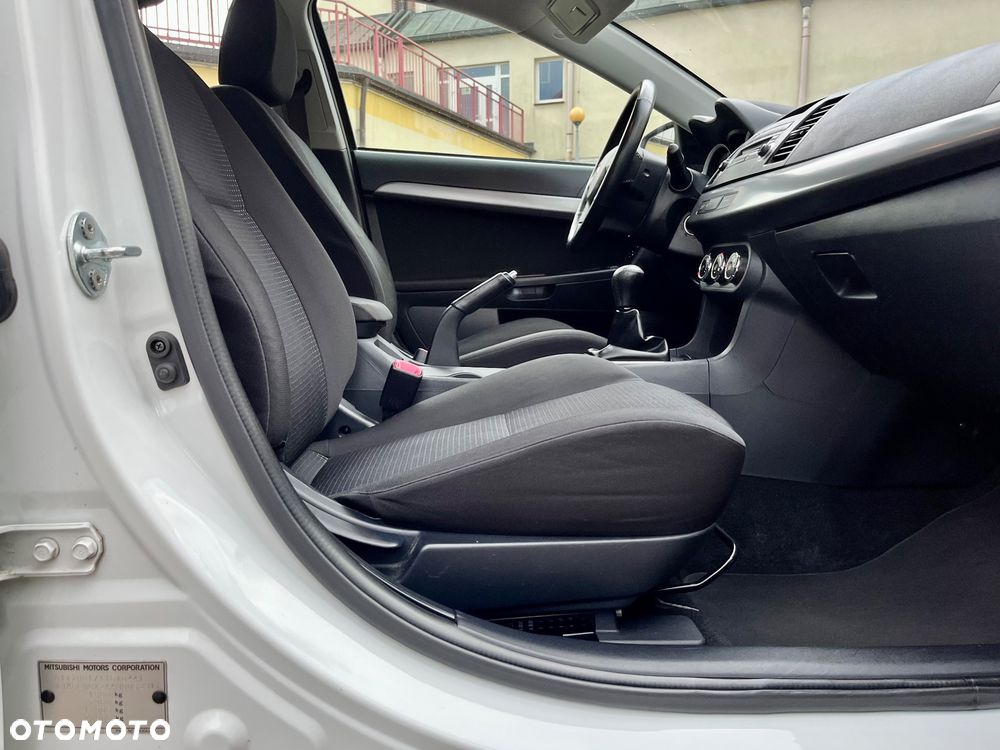 Mitsubishi Lancer 1.5 Inform - 10