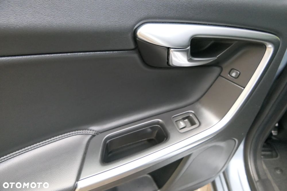 Volvo S60 D3 Drive-E Momentum - 32