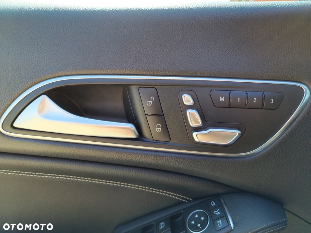 Mercedes-Benz CLA 180 7G-DCT - 25