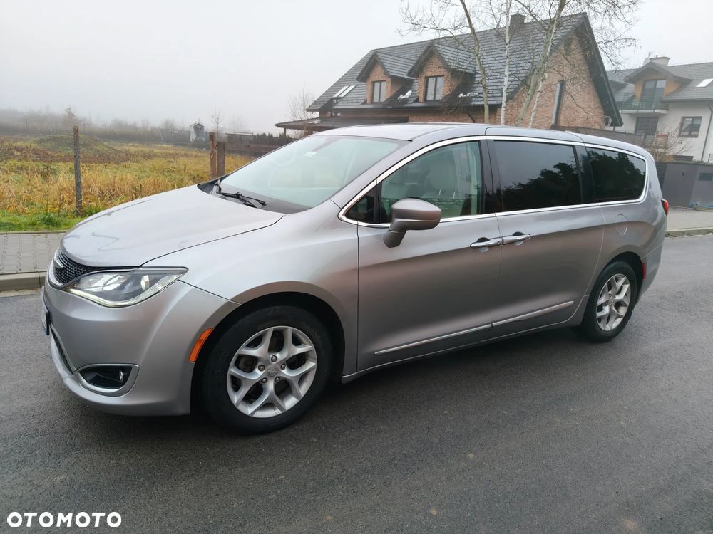 Chrysler Pacifica - 7