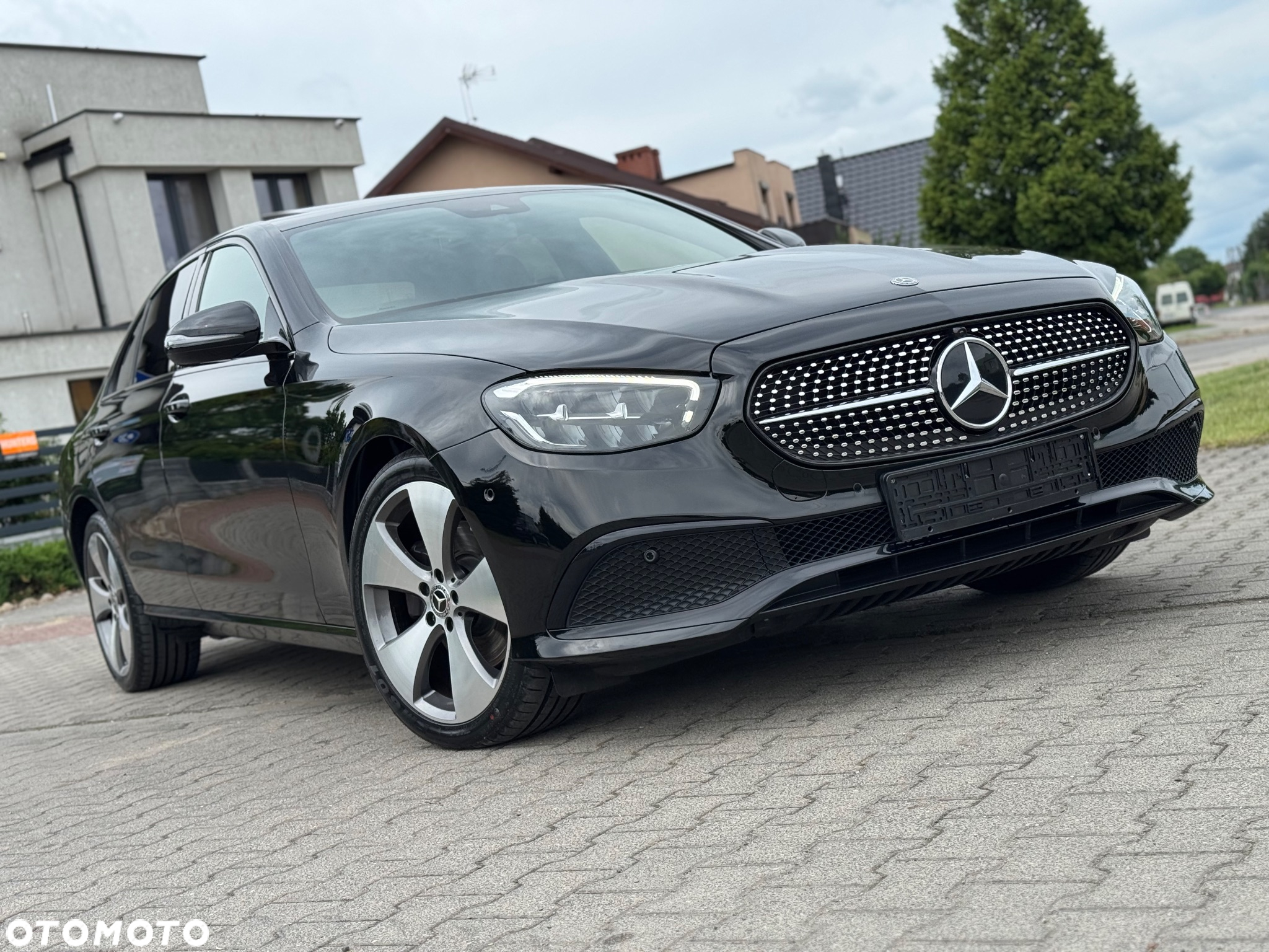 Mercedes-Benz Klasa E 220 d 4Matic T 9G-TRONIC Avantgarde - 4