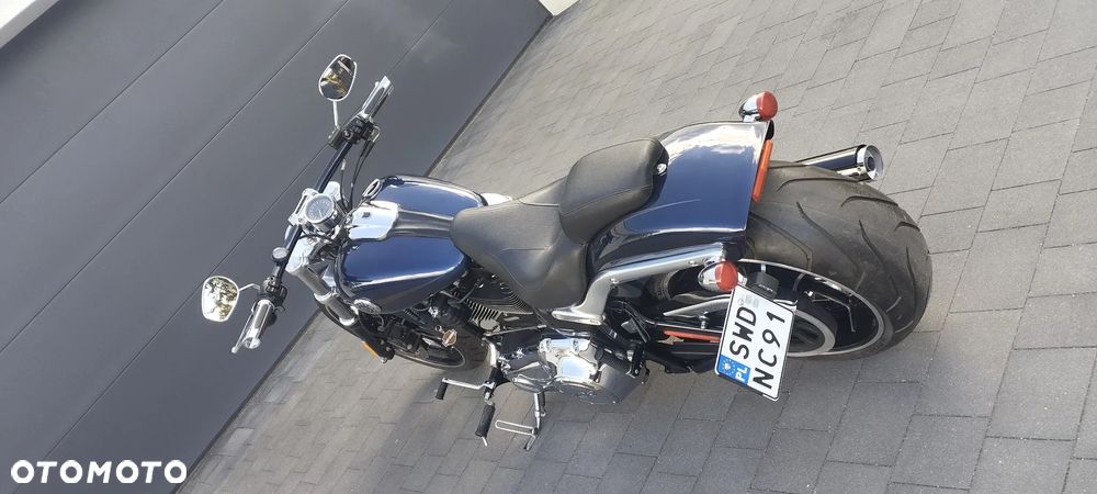 Harley-Davidson Softail Breakout - 11