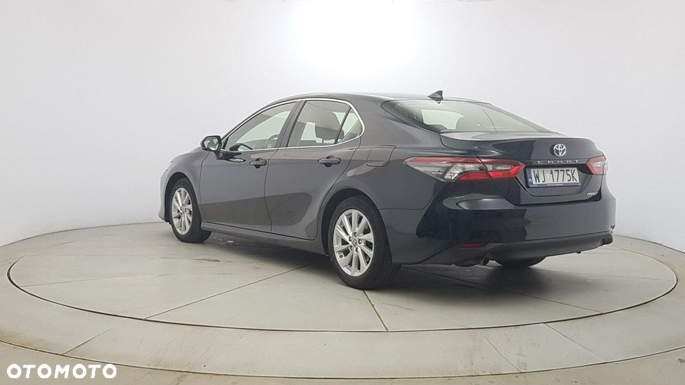 Toyota Camry - 5