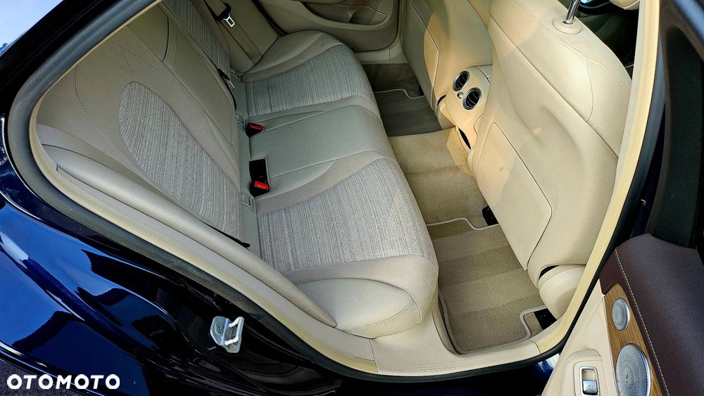 Mercedes-Benz Klasa C 250 CDI DPF 4Matic 7G-TRONIC BlueEFFICIENCY Avantgarde - 31