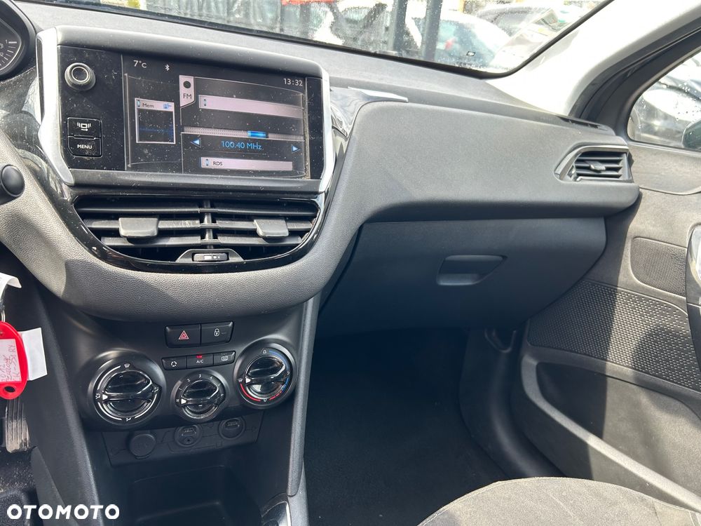 Peugeot 208 - 28