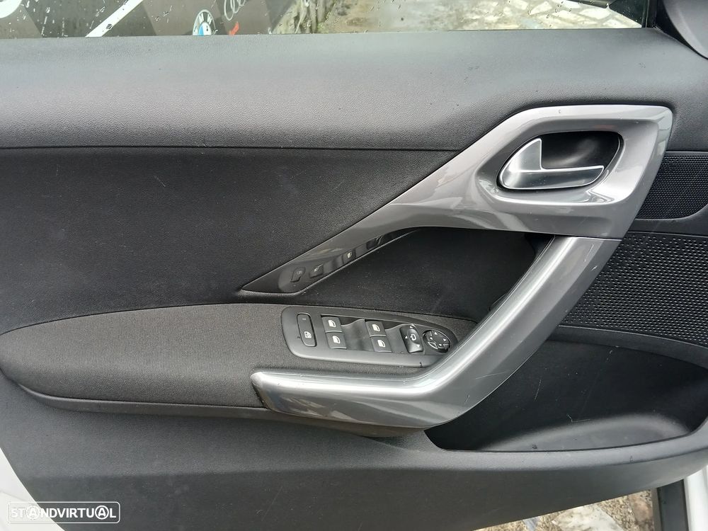 Peugeot 2008 1.5 BlueHDi Style - 22