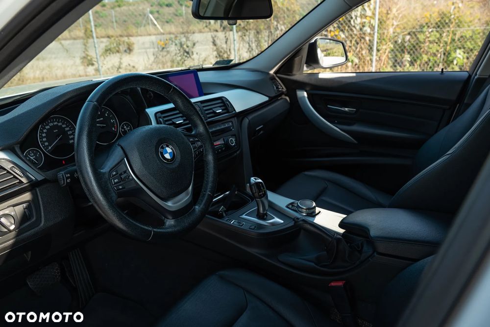 BMW Seria 3 320d Luxury Line - 13