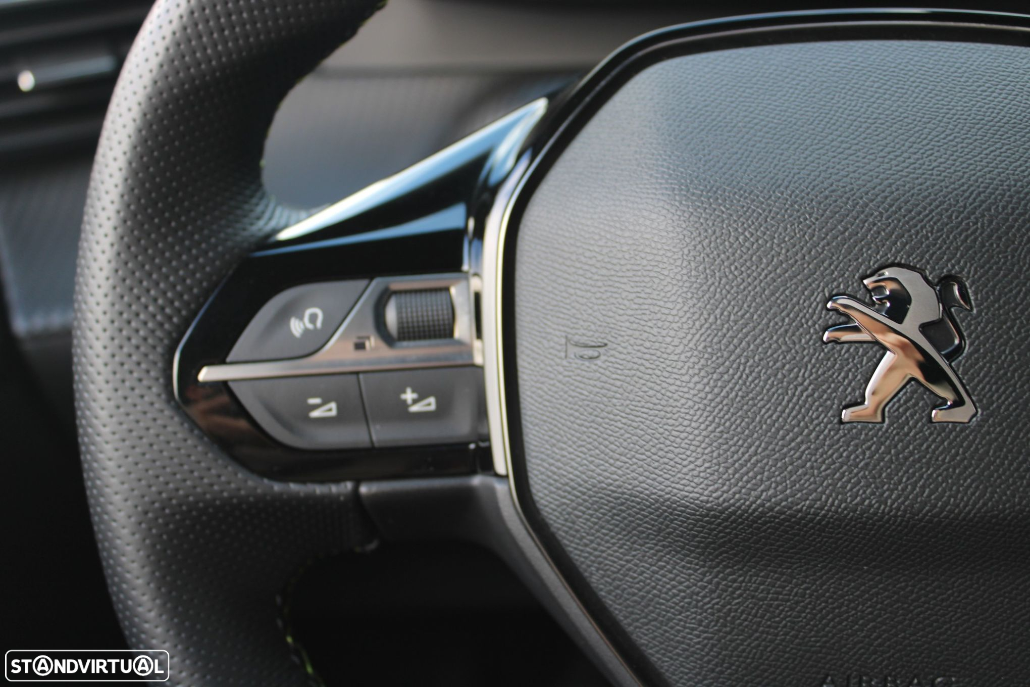 Peugeot 2008 1.2 PureTech GT - 24