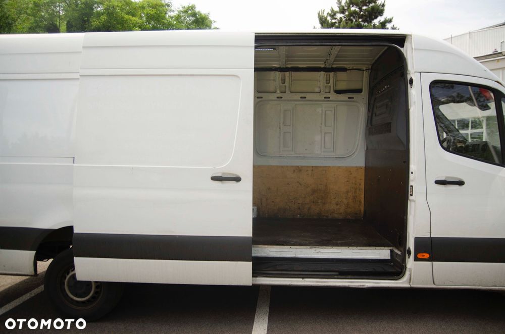 Mercedes-Benz Sprinter - 16