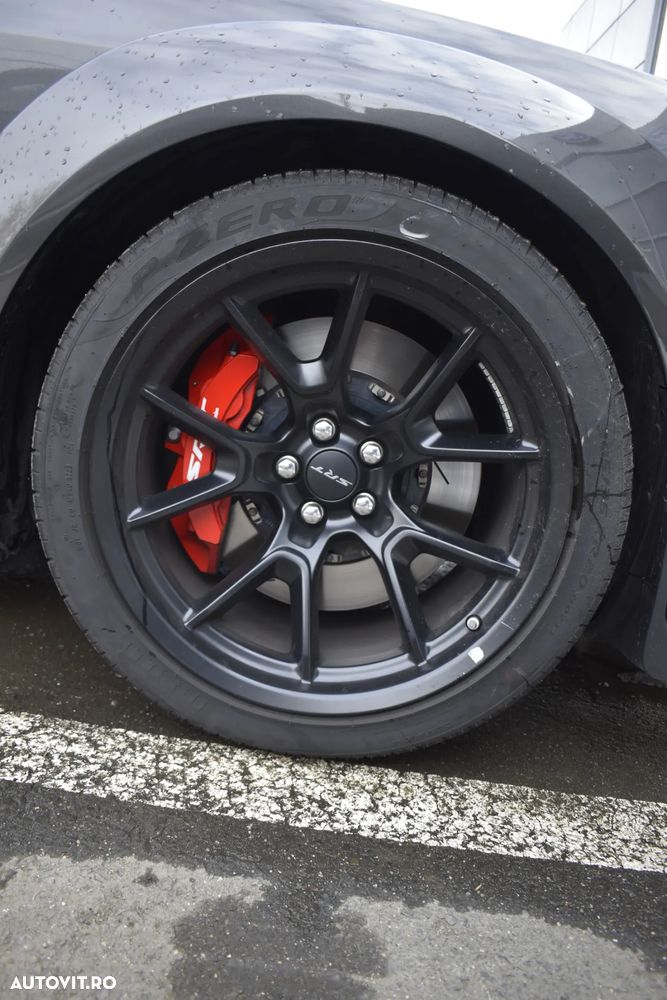 Dodge Challenger - 11