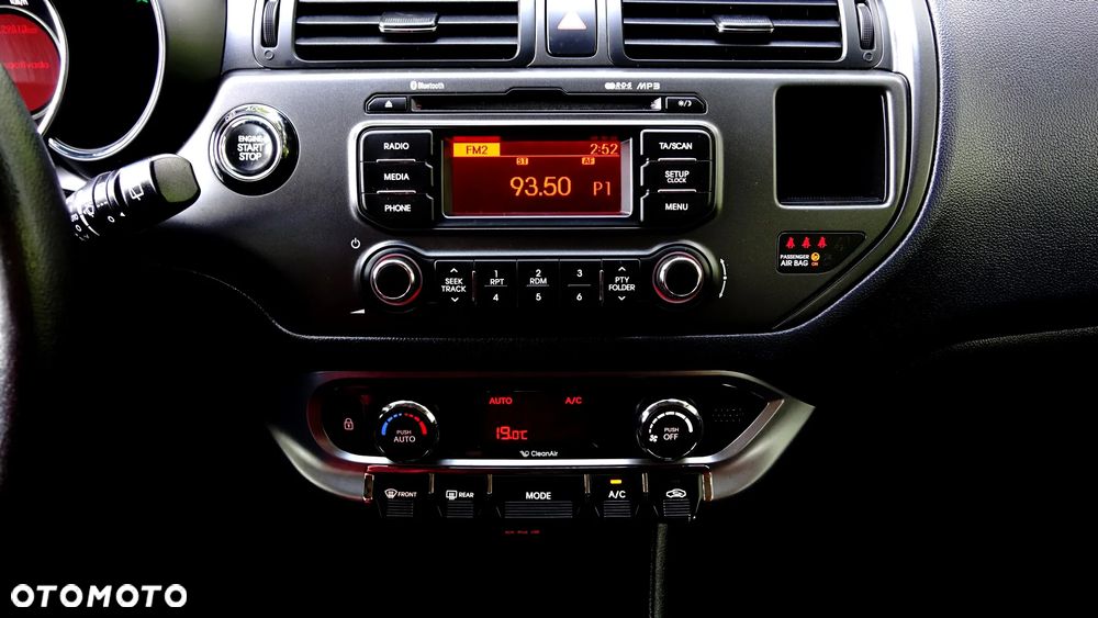 Kia Rio 1.4 Dream Team Edition - 17