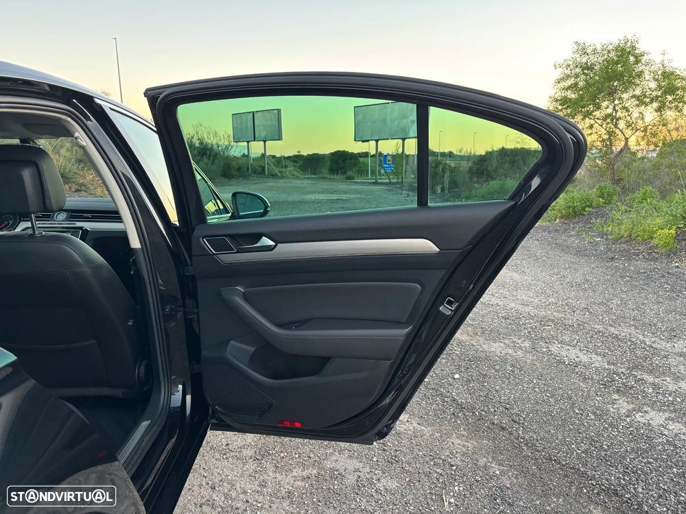 VW Passat 2.0 TDI Highline DSG - 27